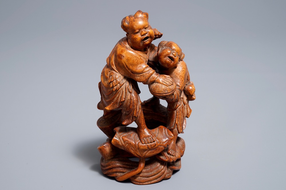 A Chinese carved bamboo group of two playing boys, 19/20th C.