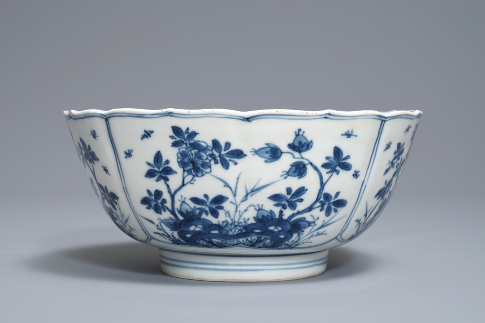 A Chinese blue and white bowl with floral design, Kangxi