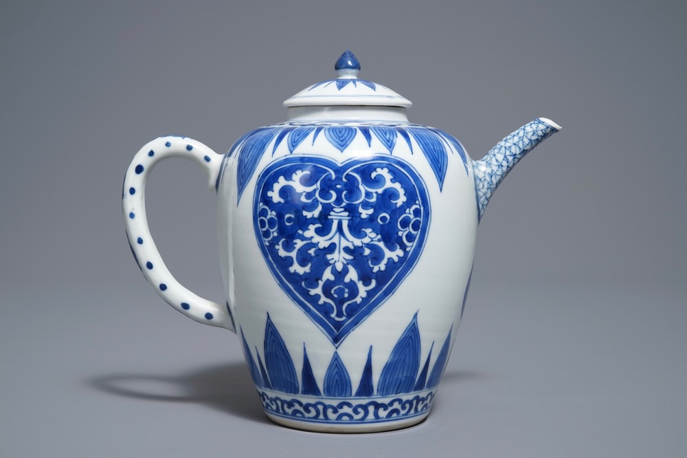 A large Chinese ovoid-shaped blue and white teapot, Kangxi