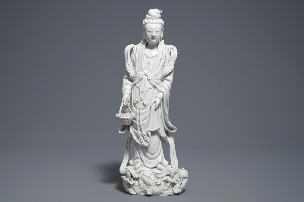 A Chinese Dehua blanc de Chine figure of Guanyin, 19th C.