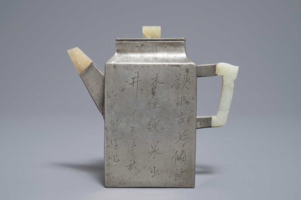 Une thei&egrave;re en gr&egrave;s de Yixing, &eacute;tain grav&eacute; et jade, Chine, 19&egrave;me