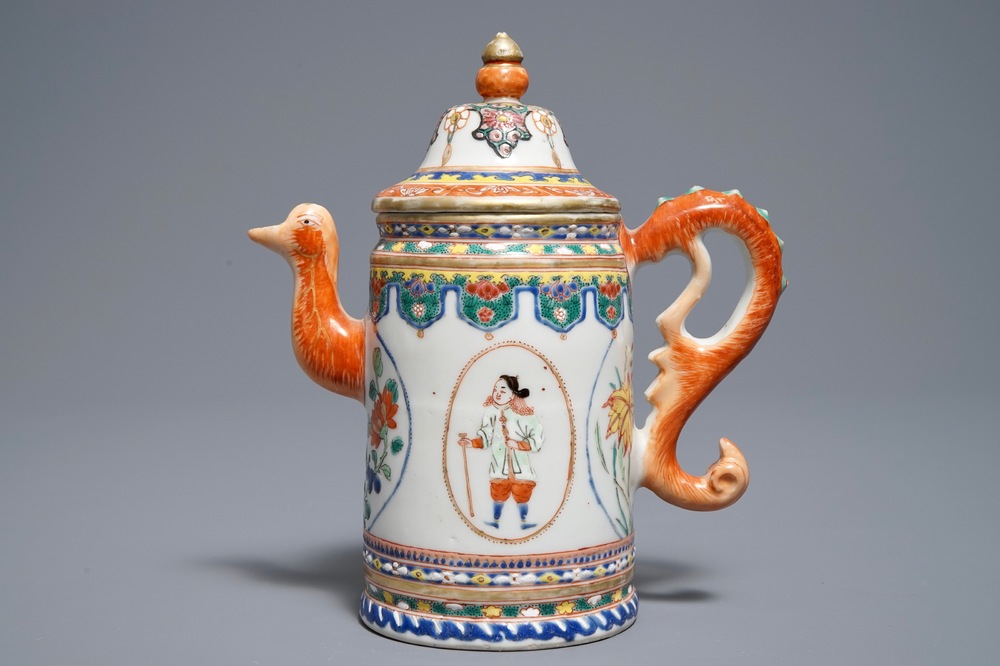 Une cafeti&egrave;re couverte en porcelaine de Chine famille rose &agrave; d&eacute;cor d'Europ&eacute;ens, Yongzheng