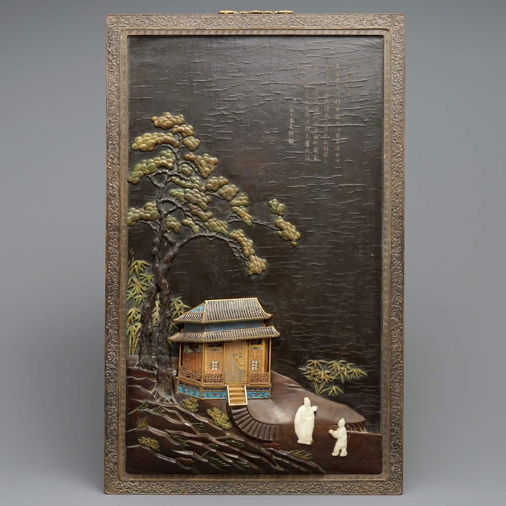 Un panneau en bois laqu&eacute; incrust&eacute; de jade et cloisonn&eacute;, Chine, 18&egrave;me