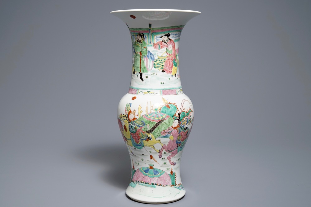 Un grand vase de forme yenyen en porcelaine de Chine famille rose, Yongzheng