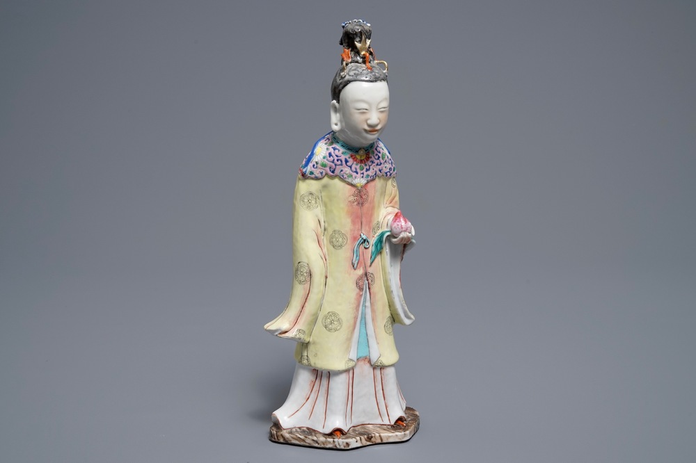 Une figure de Magu en porcelaine de Chine famille rose, Qianlong