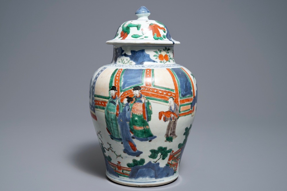 Een Chinese wucai dekselvaas met figuren, Transitie periode