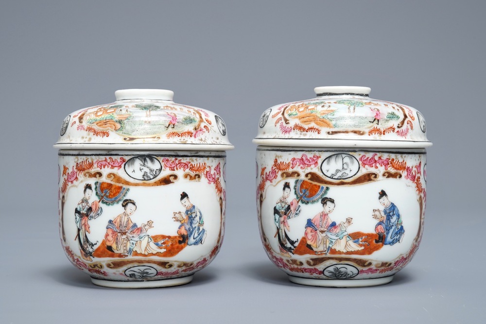 Een paar Chinese famille rose dekselpotten, Yongzheng/Qianlong