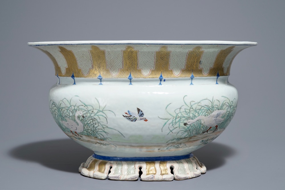 A rare Chinese famille rose Pronk style basin, Qianlong, ca. 1740