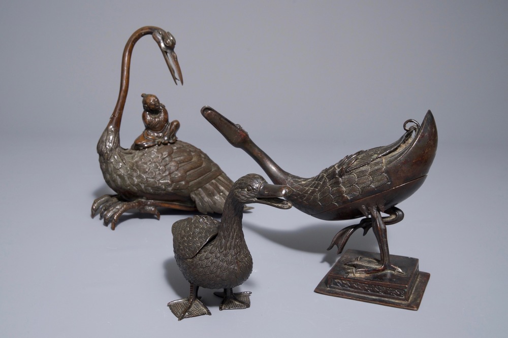Trois br&ucirc;le-parfums couverts en bronze en forme de canards et oies, 18/19&egrave;me