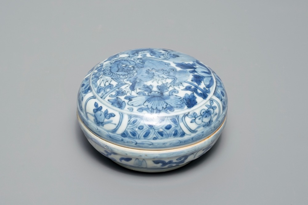 A Chinese blue and white 'Buddhist lion' box and cover, Wanli
