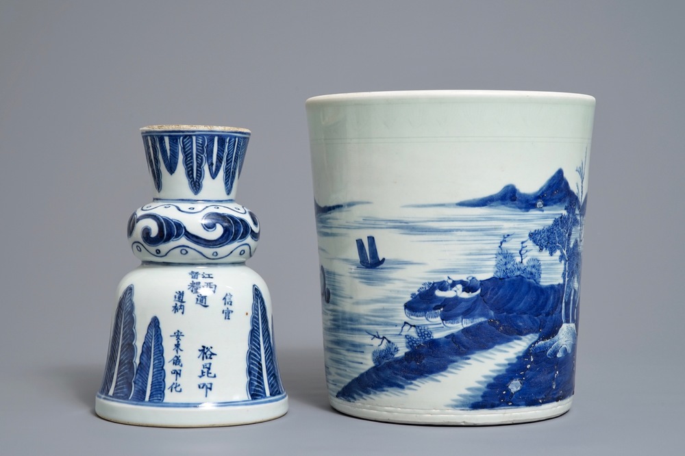 Een Chinese blauwwitte jardini&egrave;re en een kandelaar met inscriptie, 18/19e eeuw