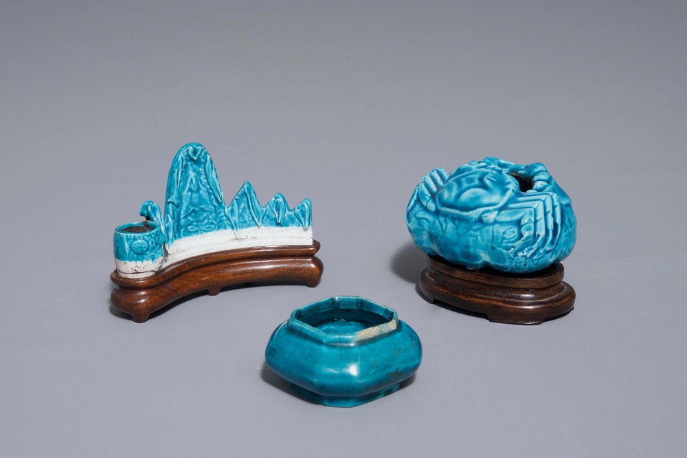 A Chinese turquoise-glazed brush rest and two small brushwashers, Kangxi
