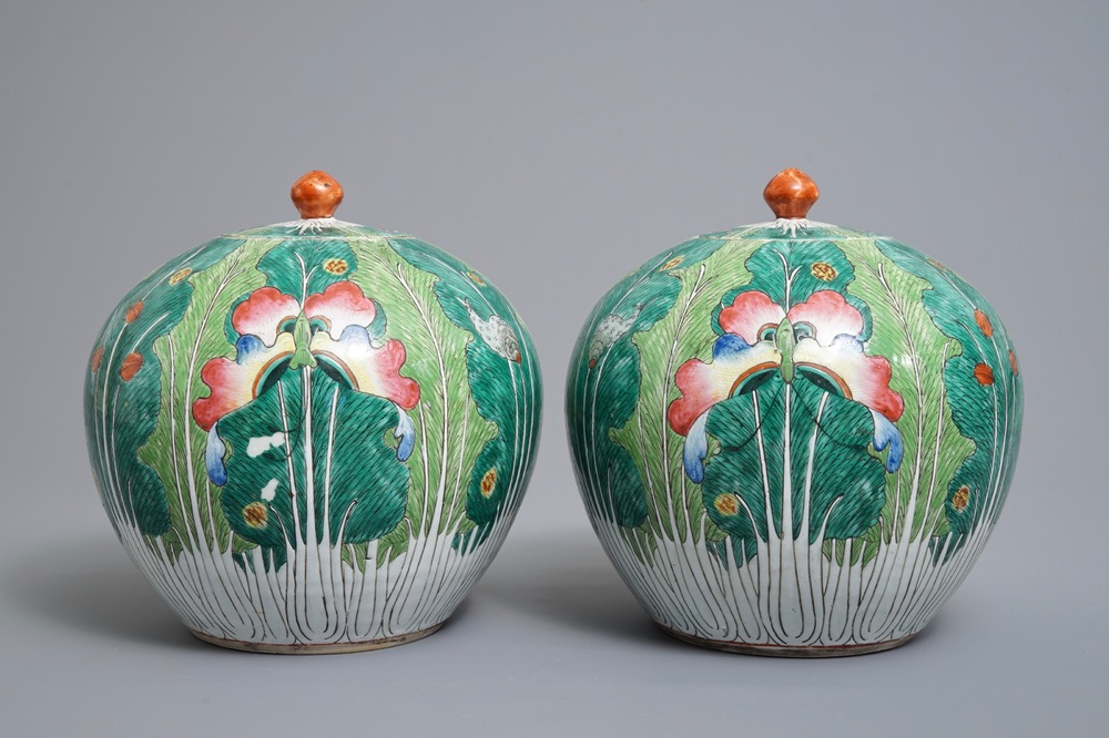 A pair of Chinese famille rose 'cabbage' jars and covers, 19th C.