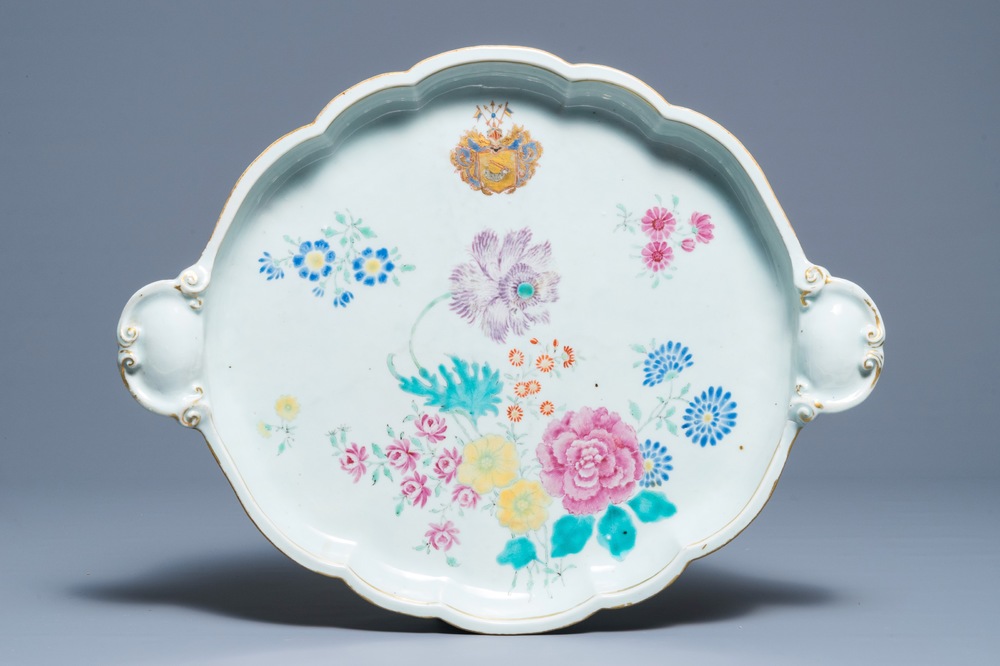 Een Chinese famille rose schotel met wapen van Loodh, Zweedse Oost-Indische Compagnie, Qianlong