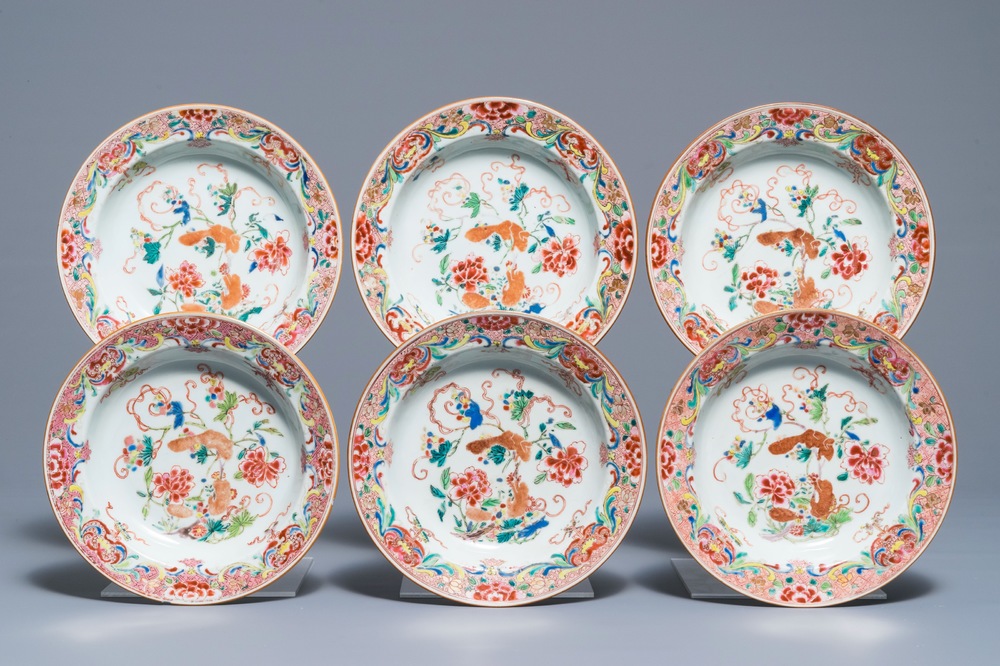 Zes Chinese famille rose soepborden met eekhoorns tussen druivenranken, Qianlong