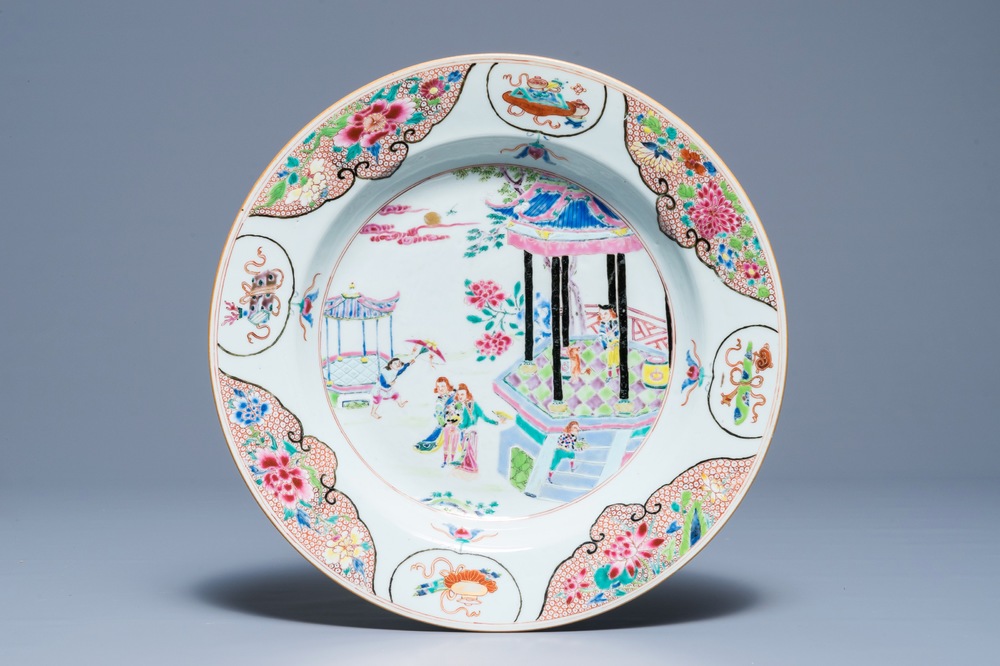 Un plat en porcelaine de Chine famille rose &agrave; d&eacute;cor d'europ&eacute;ens aupr&egrave;s d'une pagode, Qianlong
