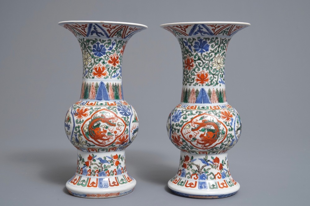 A pair of Chinese wucai gu vases with dragons, Wanli mark, Republic, 20th C.