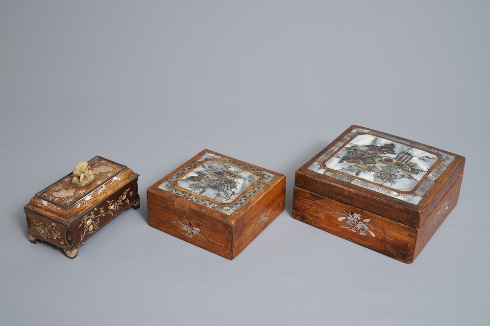 Trois bo&icirc;tes en bois incrust&eacute; de nacre, Chine, 19&egrave;me