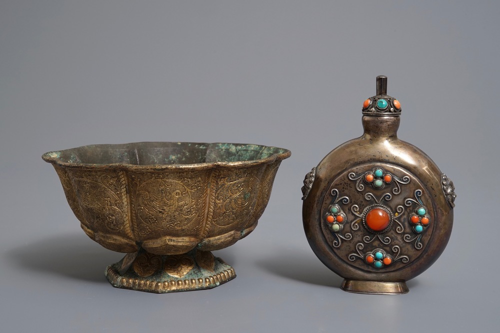 Un bol en cuivre dor&eacute; et un flacon incrust&eacute; de corail et turquoise, Tibet, 19/20&egrave;me