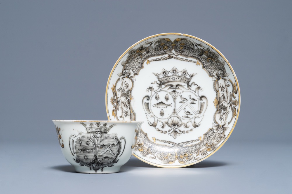 Une tasse et soucoupe armori&eacute; en porcelaine de Chine grisaille et dor&eacute;, Qianlong
