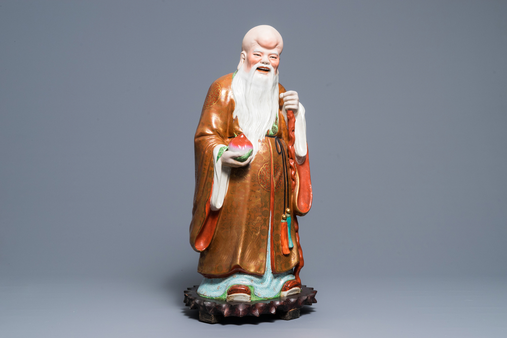 Een grote Chinese famille rose figuur van Shou Lao, Republiek, 20e eeuw
