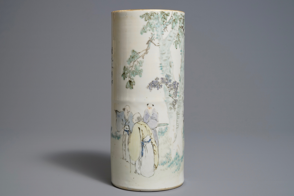 A round Chinese qianjiang cai hat stand, 19/20th C.