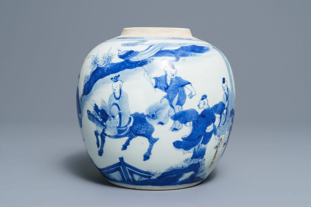 Een Chinese blauwwitte gemberpot met spelende jongens, Kangxi