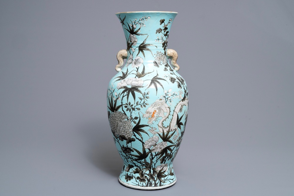 Een Chinese Dayazhai-stijl vaas met turquoise fondkleur, 19e eeuw