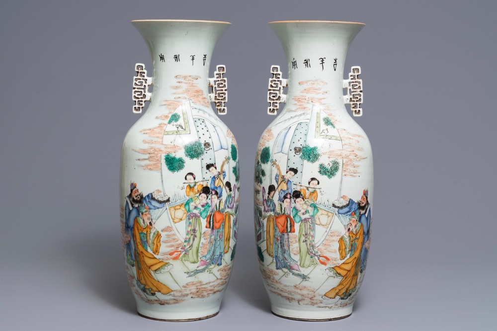 A pair of Chinese famille rose vases with musicians, 19/20th C.