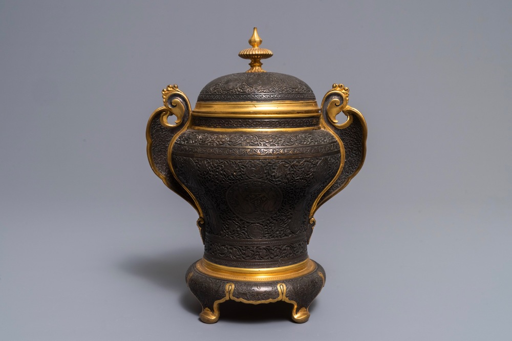 Een deels vergulde bronzen dekselvaas in Qajar-stijl, Frankrijk, 19e eeuw