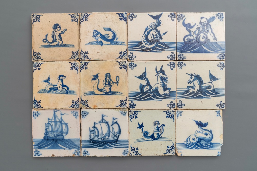 Twaalf blauwwitte Delftse tegels met schepen en zeemonsters, 17/18e eeuw