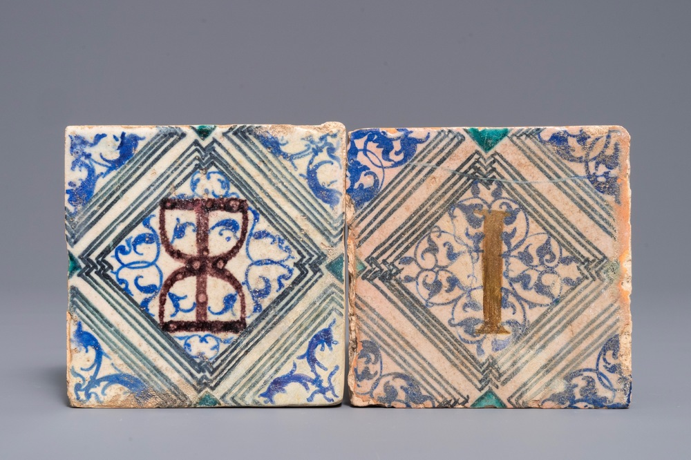Twee majolica tegels uit het kasteel van Oiron, Frankrijk, 1545-1550