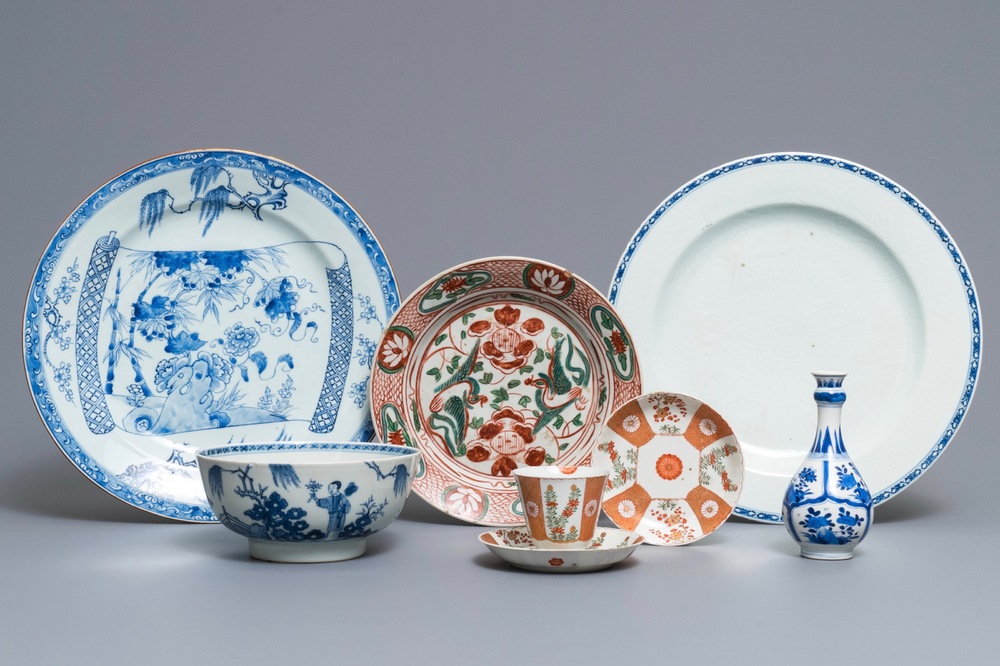 Un lot vari&eacute; en porcelaine de Chine bleu et blanc, famille verte et Swatow, 16/18&egrave;me
