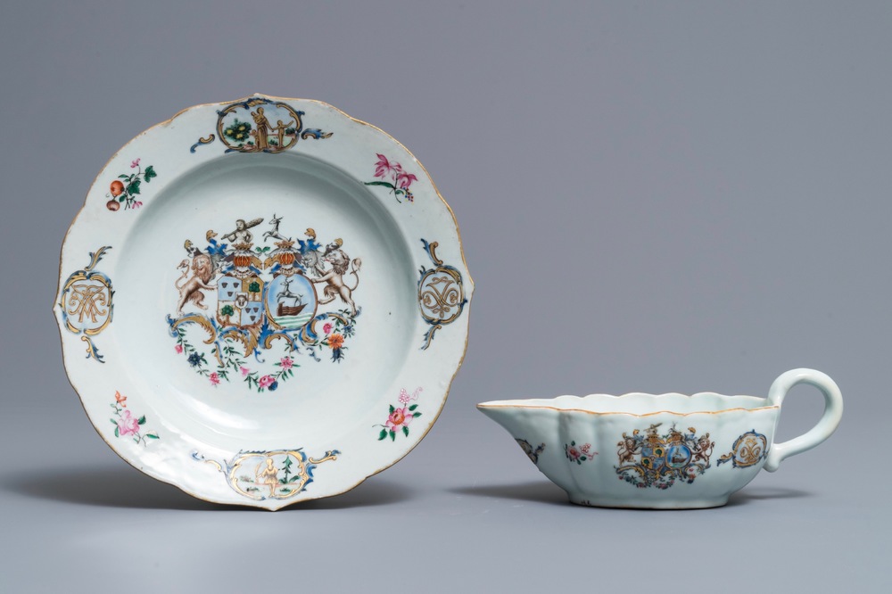 Een Chinese famille rose sauskom en een bord met het wapen van Van Tets, Qianlong