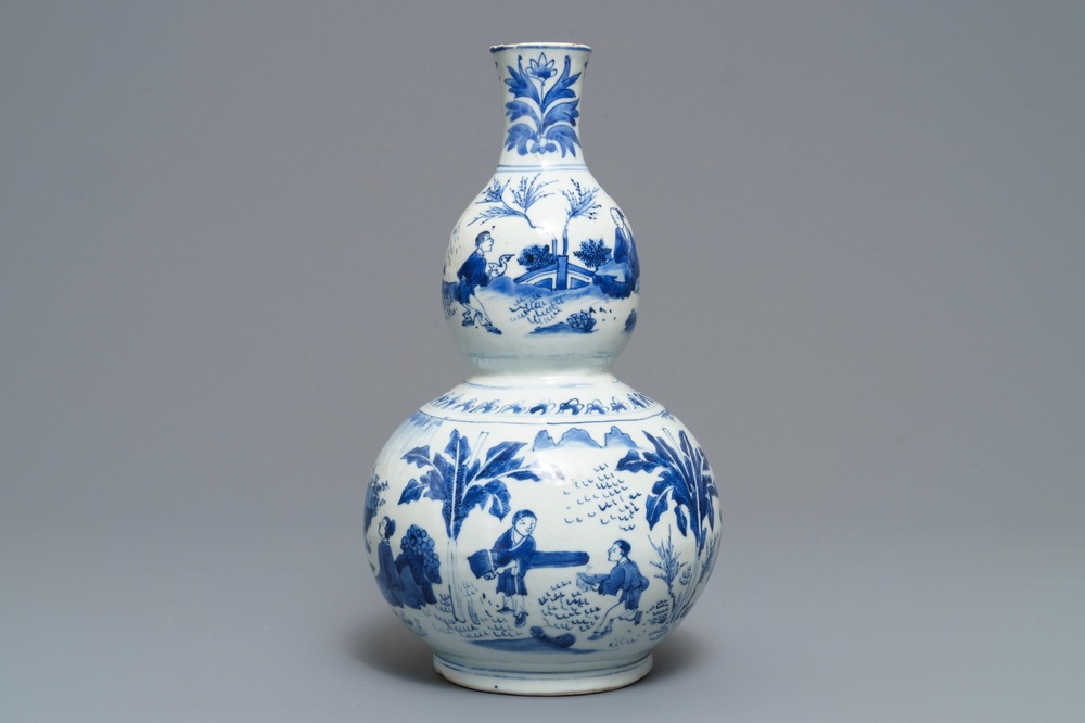 A Chinese blue and white double gourd vase, Transitional period