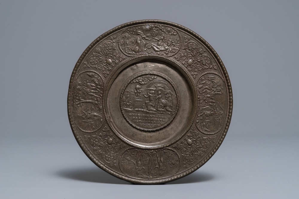 Un petit plat en &eacute;tain grav&eacute; &agrave; d&eacute;cor de No&eacute;, Nuremberg, Allemagne, 17&egrave;me