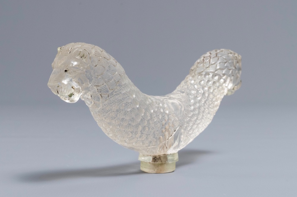 Une poign&eacute;e en cristal de roche sculpt&eacute; de style moghol, Inde, 19/20&egrave;me
