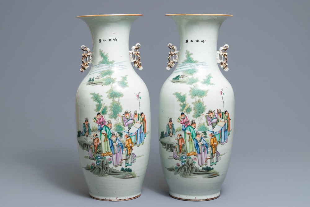 Une paire de vases en porcelaine de Chine famille rose, 19/20&egrave;me
