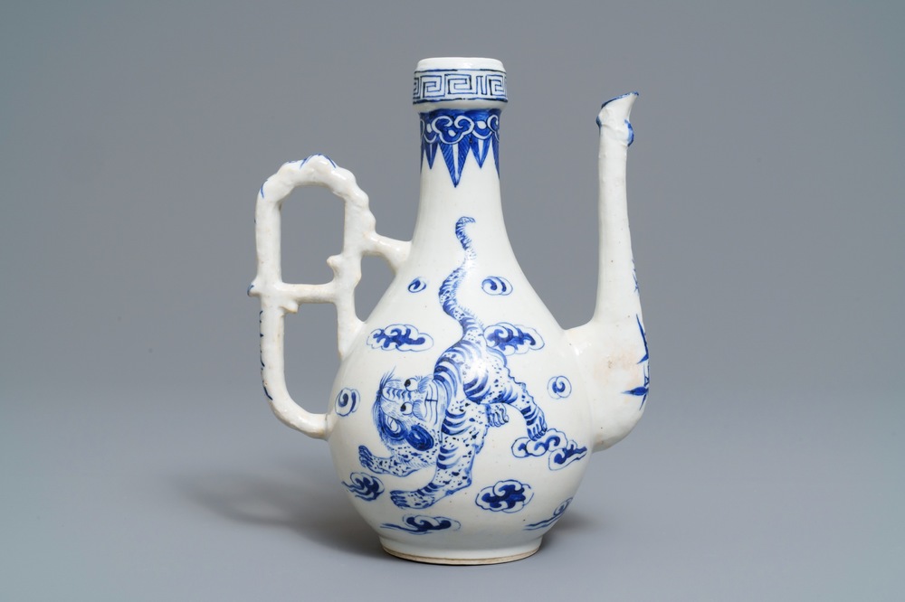 Een Chinese blauwwitte 'Bleu de Hue' kan voor de Vietnamese markt, 19e eeuw