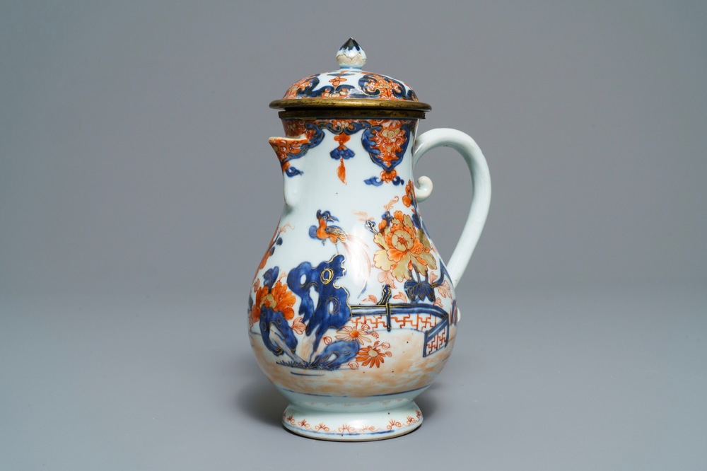 A Chinese Imari-style jug and cover, Kangxi/Qianlong