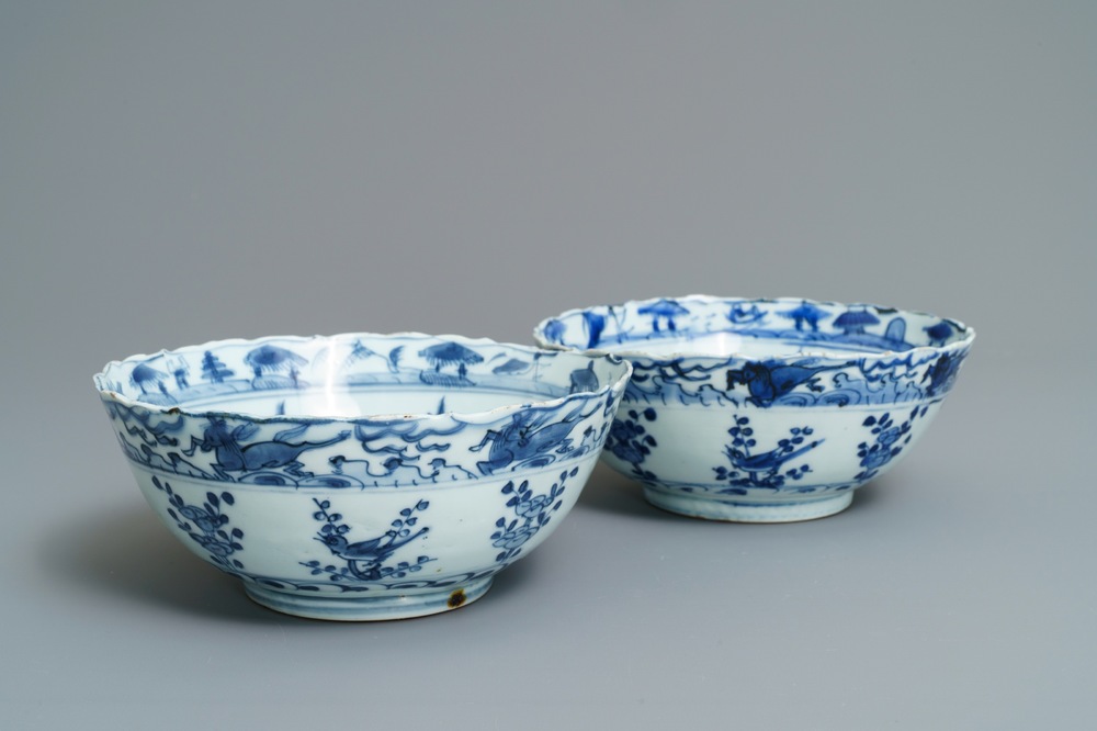Une paire de bols en porcelaine de Chine bleu et blanc, Wanli