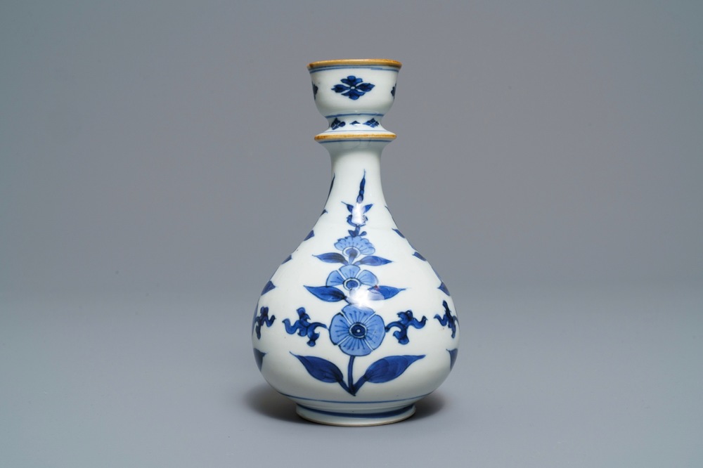 A Chinese blue and white floral huqqa base, Kangxi