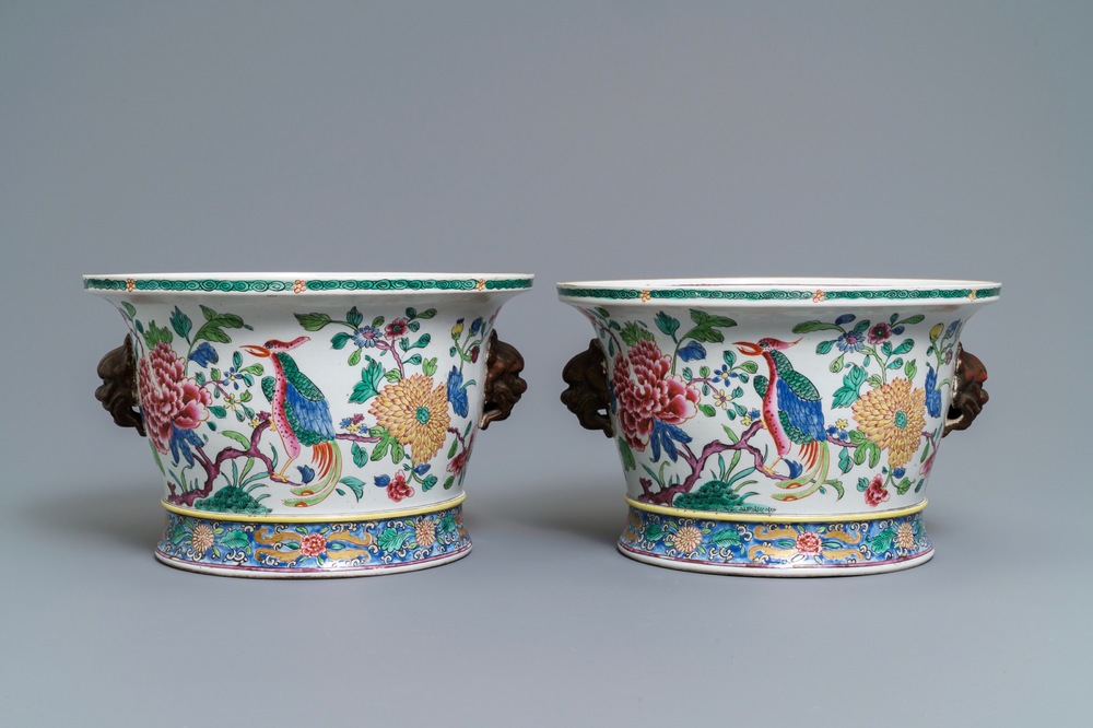 Een paar famille rose-stijl jardini&egrave;res met vogels en bloemen, Samson, Parijs, 19e eeuw