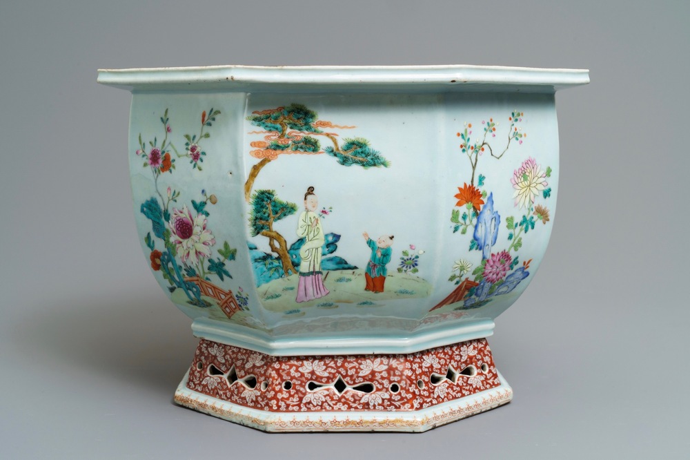 A fine hexagonal Chinese famille rose jardini&egrave;re, Qianlong