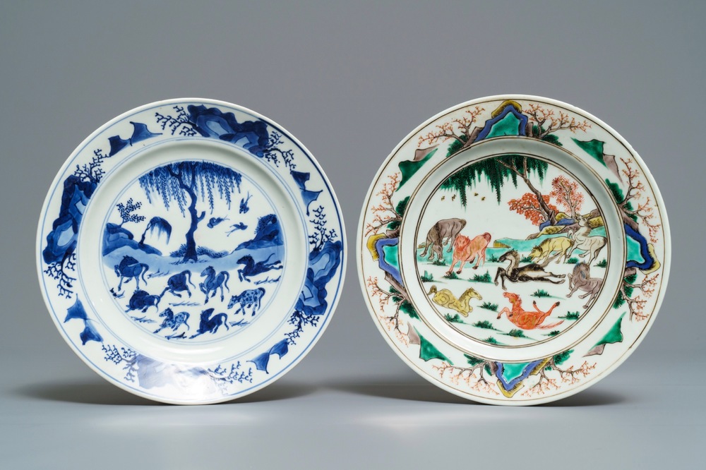 Deux assiettes en porcelaine de Chine bleu et blanc et famille verte, Kangxi