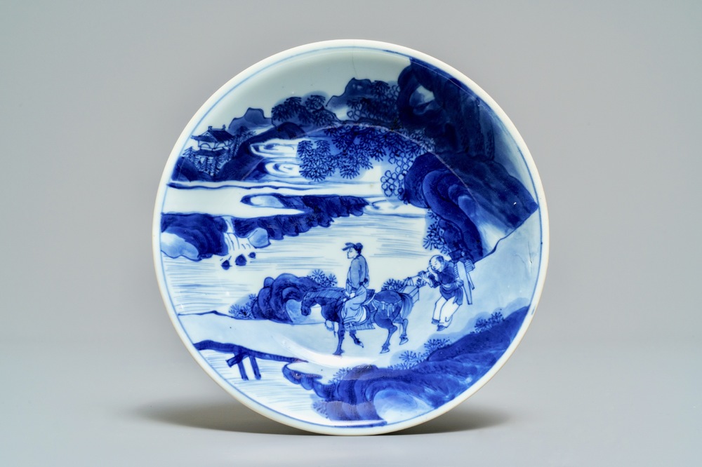 Une coupe en porcelaine de Chine bleu et blanc, marque et &eacute;poque de Kangxi