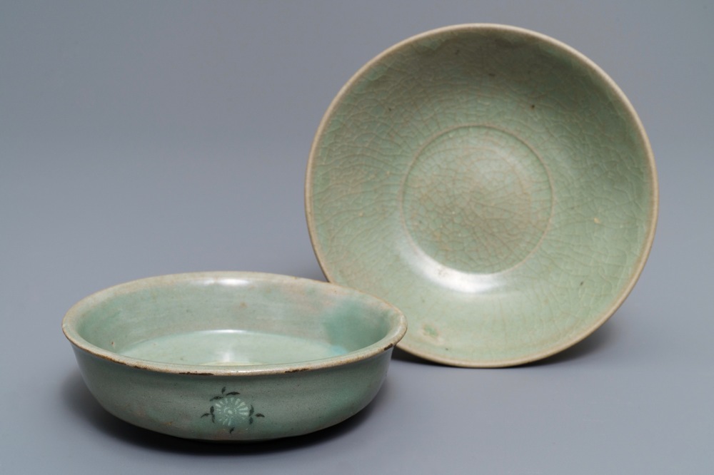 Two Korean celadon porcelain bowls, Goryeo/Joseon, 14/15th C.