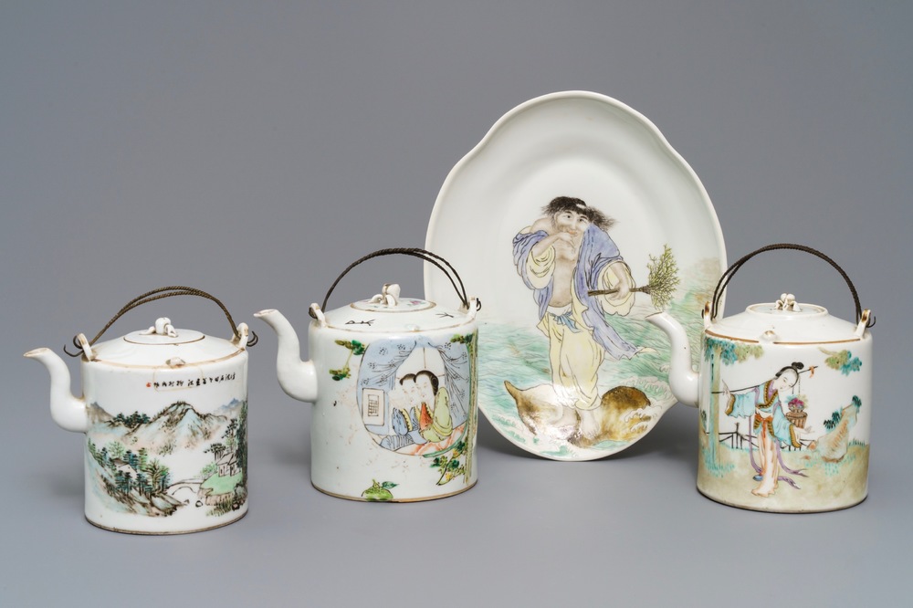 Three Chinese qianjiang cai teapots and an oval dish, 19/20th C.