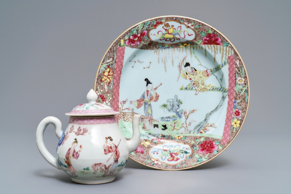 Een fijne Chinese famille rose theepot en een 'Romance of the Western Chamber' bord, Yongzheng/Qianlong
