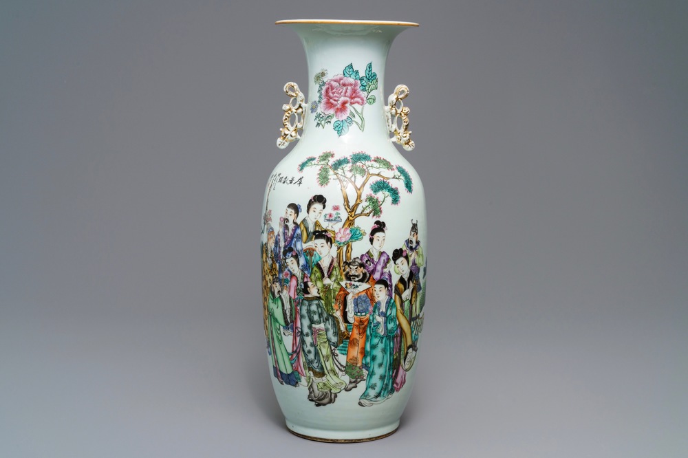 Een Chinese famille rose vaas met tweezijdig decor, 19/20e eeuw